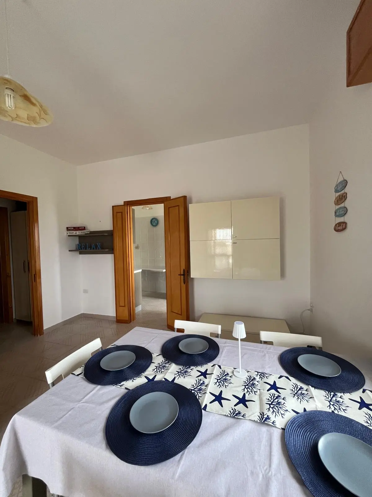 Zona living e tavolo